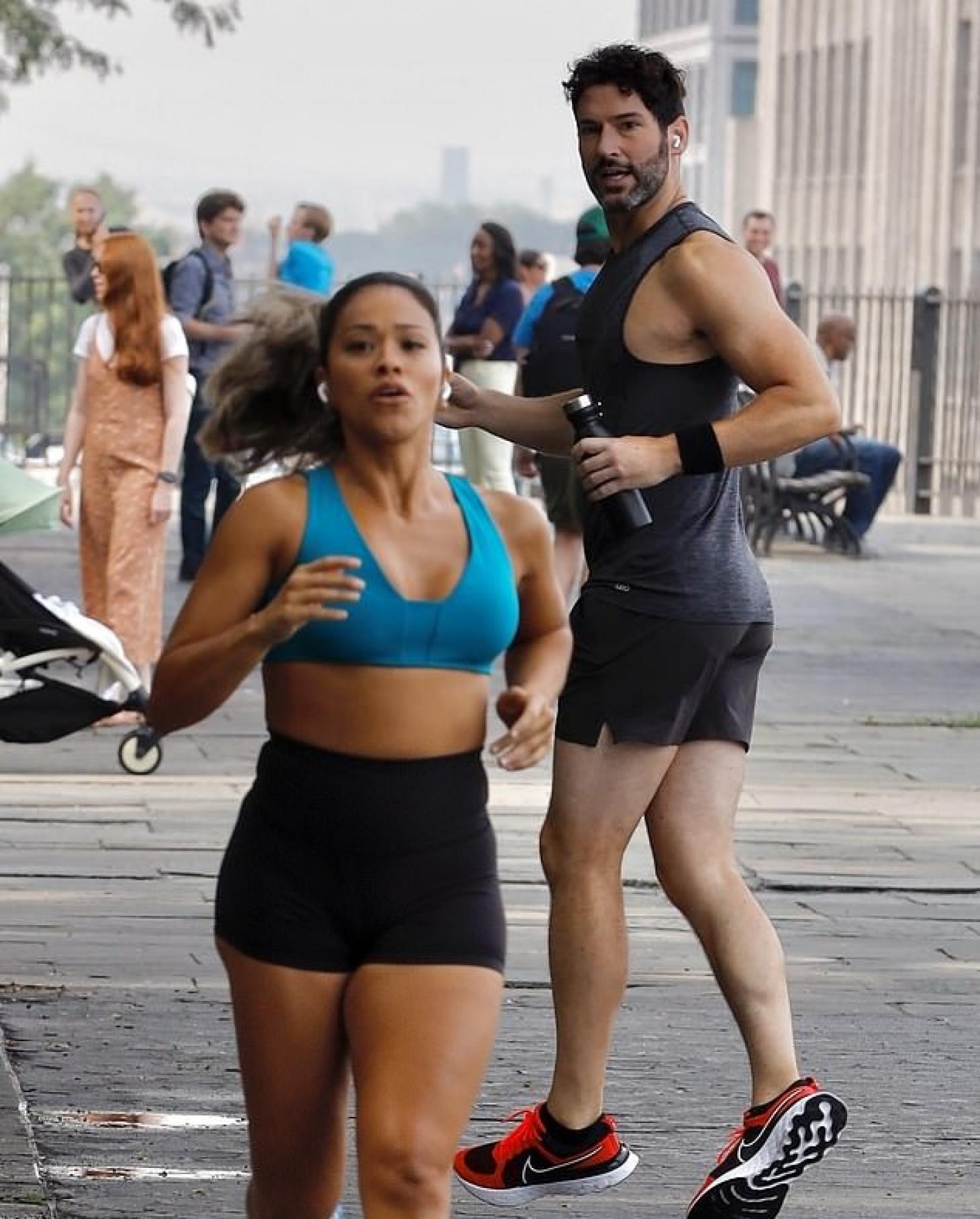 Tom Ellis et Gina Rodriguez