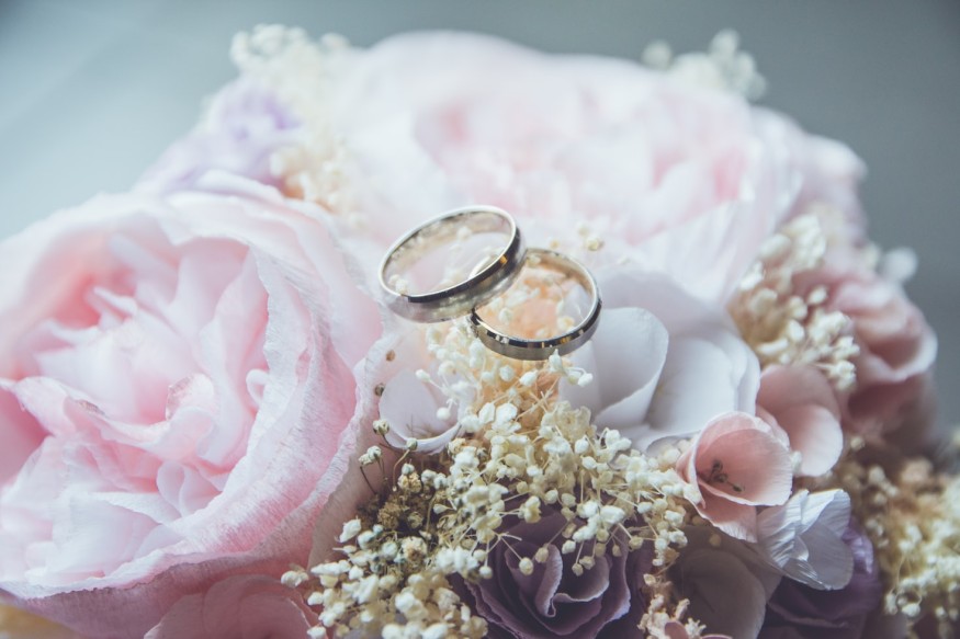 <p>Dans un mariage, y'a toujours... </p>