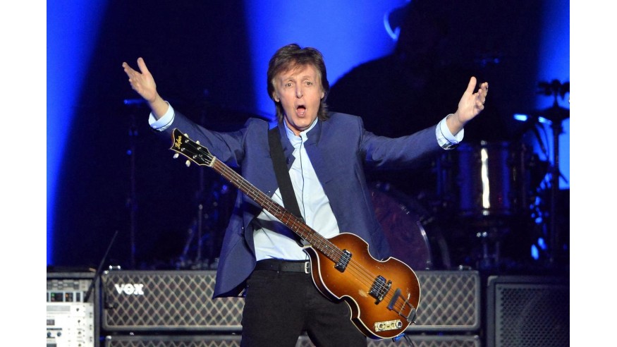 La basse de Paul McCartney s'envole à un prix énorme lors d'un vente aux enchères !