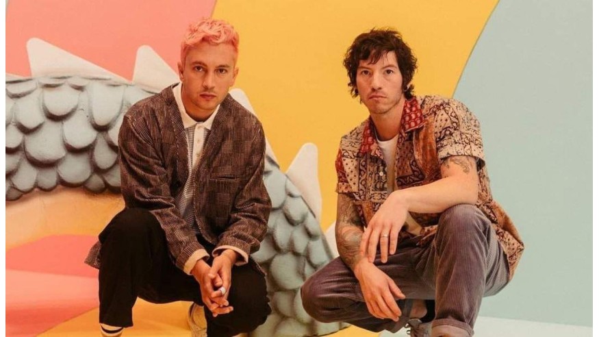 twenty one pilots rencontre un monstre marin dans le clip de Saturday (VIDEO)