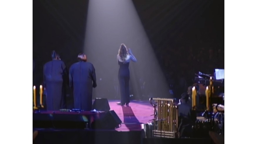 Mariah Carey : Découvrez cette version live de Silent Night (VIDEO)