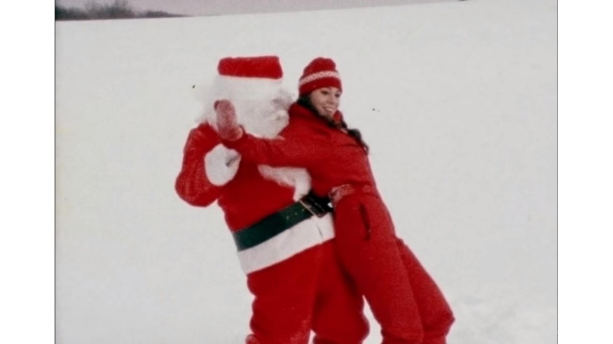 Mariah Carey dévoile un clip inédit de All I Want For Christmas (VIDEO)