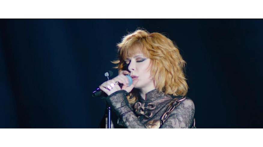 Mylène Farmer en tête des ventes avec son album Live 2019
