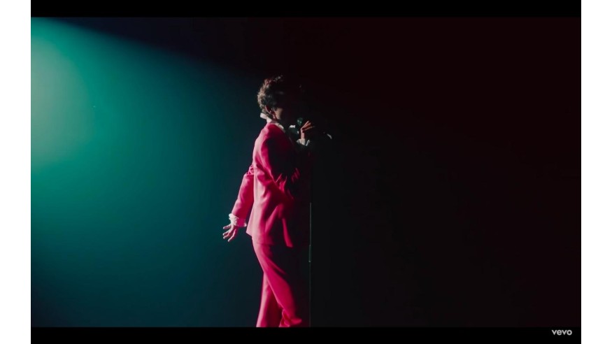 Mika : Regardez le clip très énergique de Dear Jealousy (VIDEO)