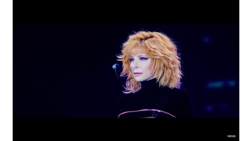 Mylène Farmer : Découvrez le nouveau clip du titre M'effondre (VIDEO)