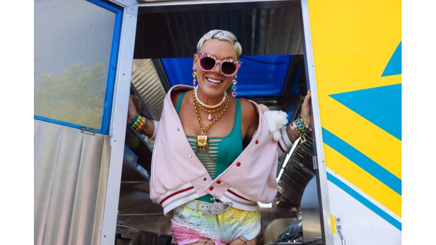Pink revient avec Never Gonna Not Dance Again et c'est à découvrir sans plus attendre !