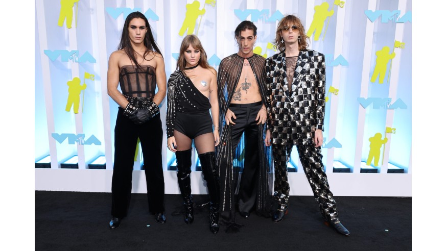 NEWARK, NEW JERSEY - AUGUST 28: (L-R) Ethan Torchio, Victoria De Angelis, Thomas Raggi and Damiano David of Maneskin attend the 2022 MTV VMAs at Prudential Center on August 28, 2022 in Newark, New Jersey. (Photo by Cindy Ord/WireImage)