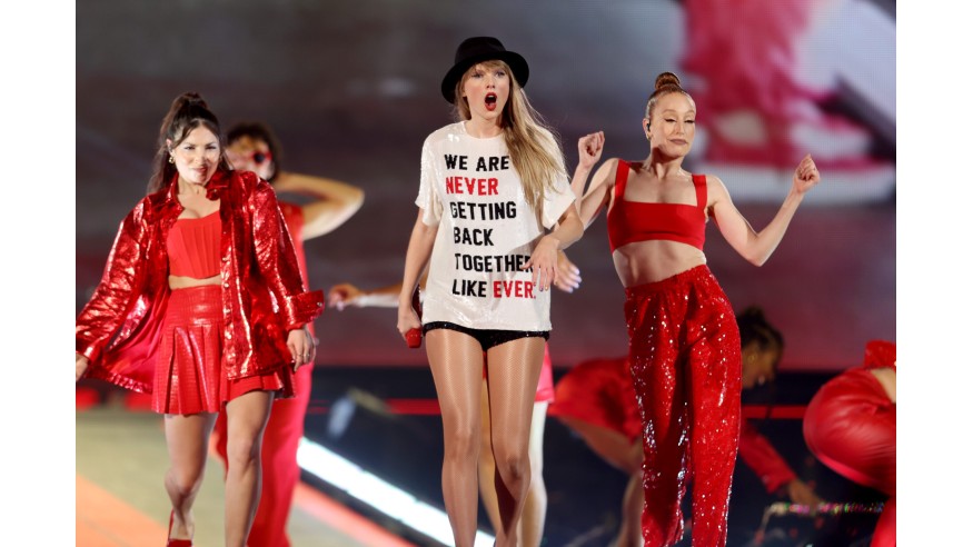 Taylor Swift offre son chapeau à la soeur de Selena Gomez