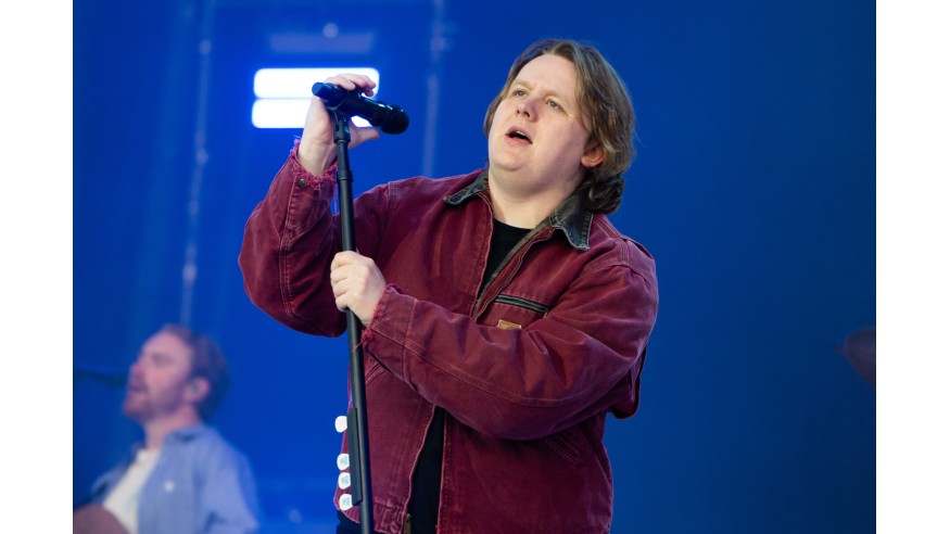 Lewis Capaldi annule ses concerts