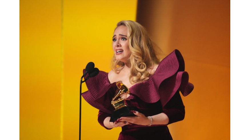<p>Adele interrompt son concert </p>
