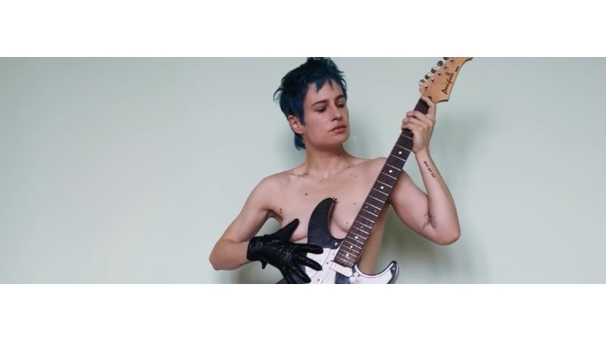 Rahim Redcar (Christine and the Queens) revient avec un inédit en hommage à SOPHIE